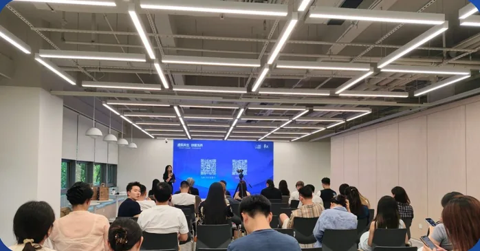 免费复训 · 回到课堂重听
