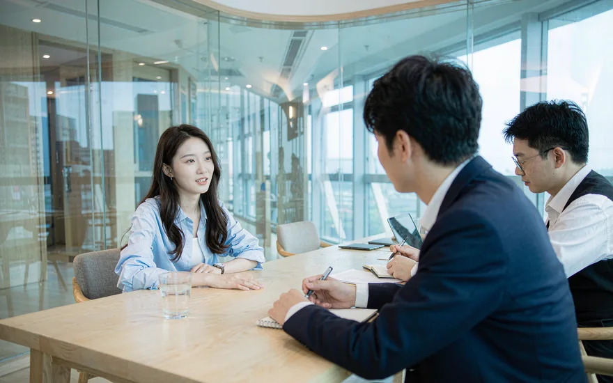 简历面试与岗位对接：技术面与 HR 面分开练，再走内推与匹配